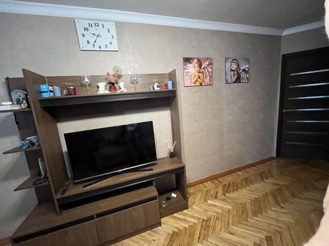 Long term rent 1 bedroom-(s) apartment Zhasminovyi Boulevard (Petra Slynka Street) 13/1