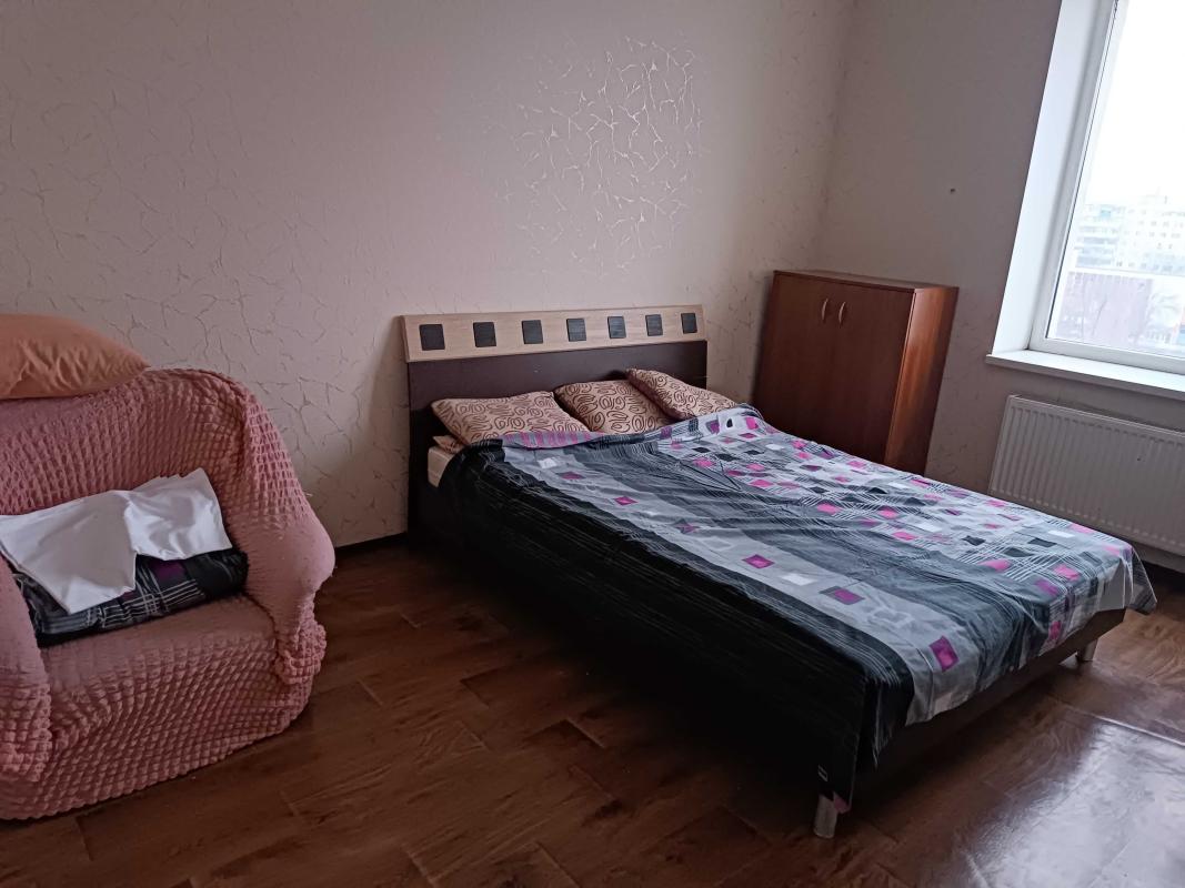 Long term rent 2 bedroom-(s) apartment Traktorobudivnykiv Avenue 103б