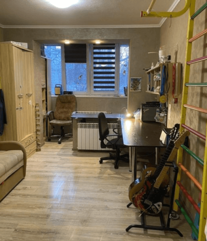 Sale 3 bedroom-(s) apartment 65 sq. m., Heroiv Pratsi Street 68
