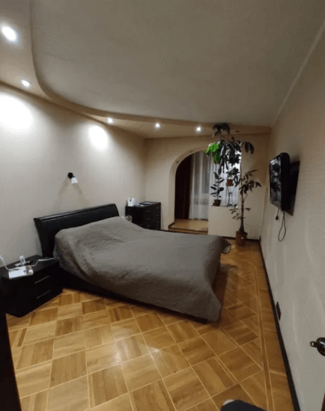 Sale 3 bedroom-(s) apartment 65 sq. m., Novhorodska Street 8