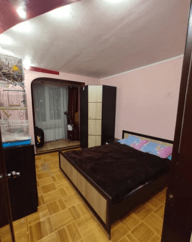 Sale 3 bedroom-(s) apartment 65 sq. m., Novhorodska Street 8