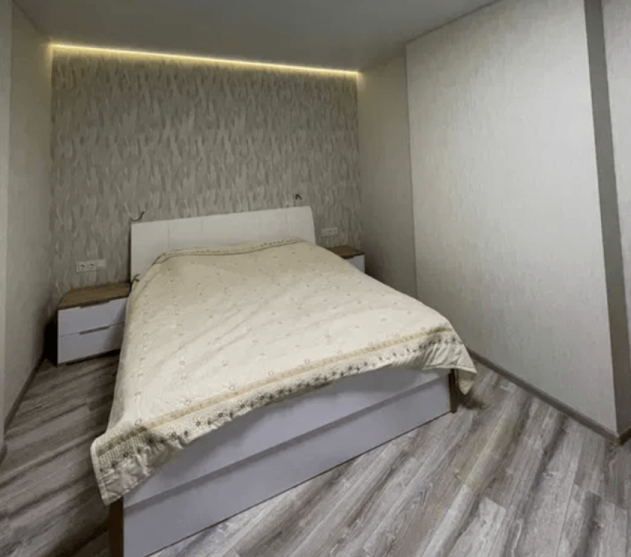 Long term rent 3 bedroom-(s) apartment Tbiliskyi Lane