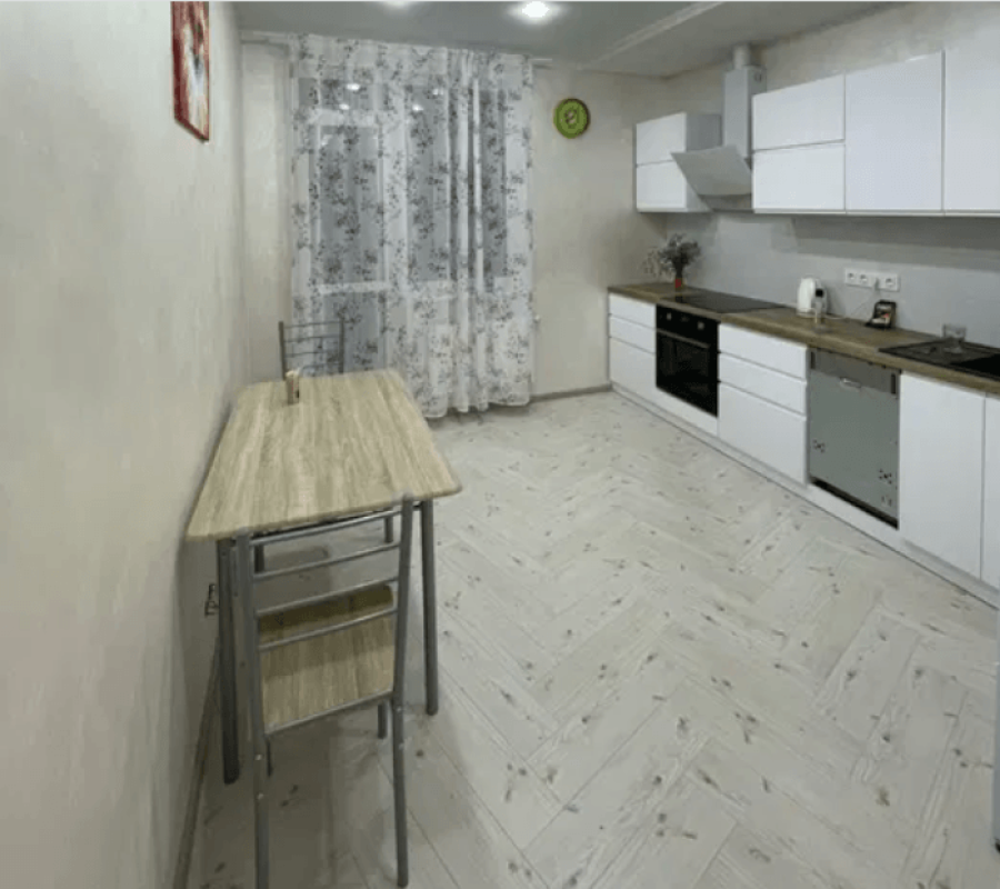 Long term rent 3 bedroom-(s) apartment Tbiliskyi Lane