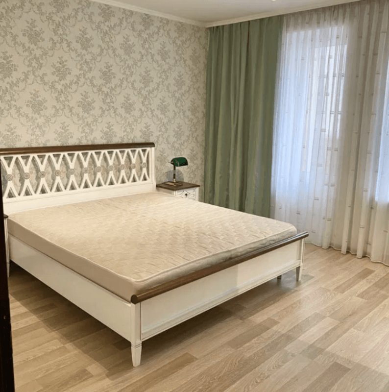 Long term rent 3 bedroom-(s) apartment Zolotoustivska Street