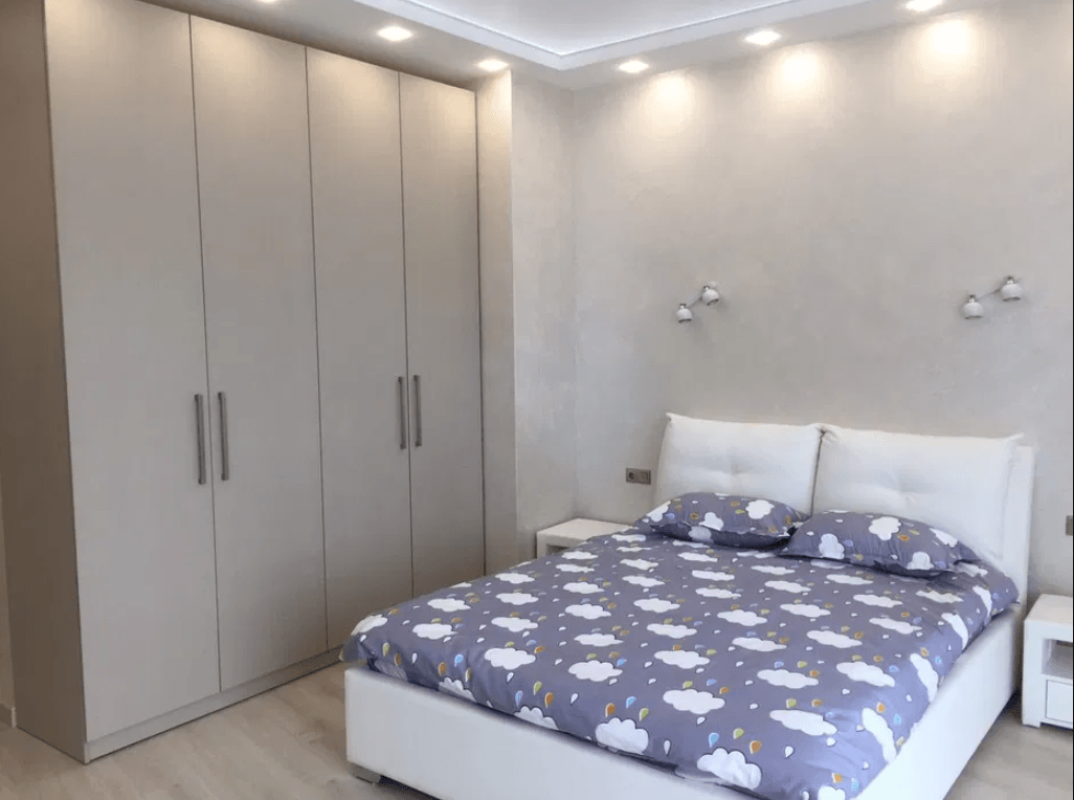Long term rent 2 bedroom-(s) apartment Buslivska Street