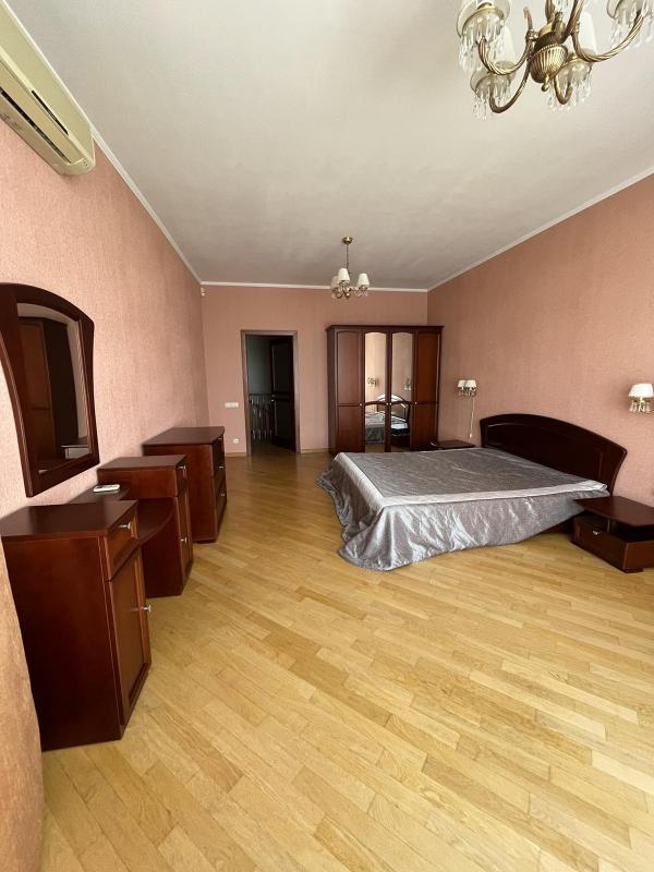 Long term rent 3 bedroom-(s) apartment Dmytrivska street