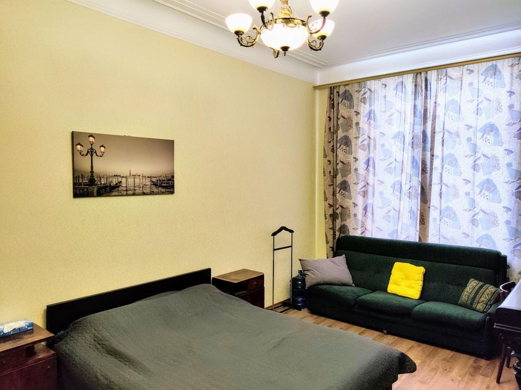 Long term rent 3 bedroom-(s) apartment Bankova Street 1/10