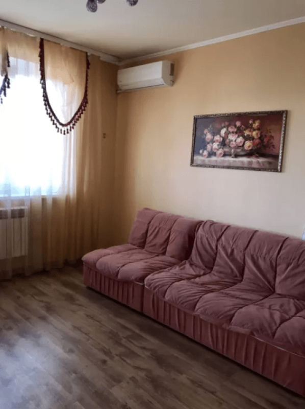 Долгосрочная аренда 3 комнатной квартиры Ахсарова ул. 9