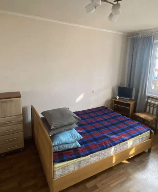 Long term rent 3 bedroom-(s) apartment Zernova Street 6