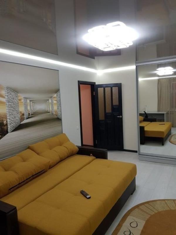 Long term rent 3 bedroom-(s) apartment Akademika Barabashova Street 32а