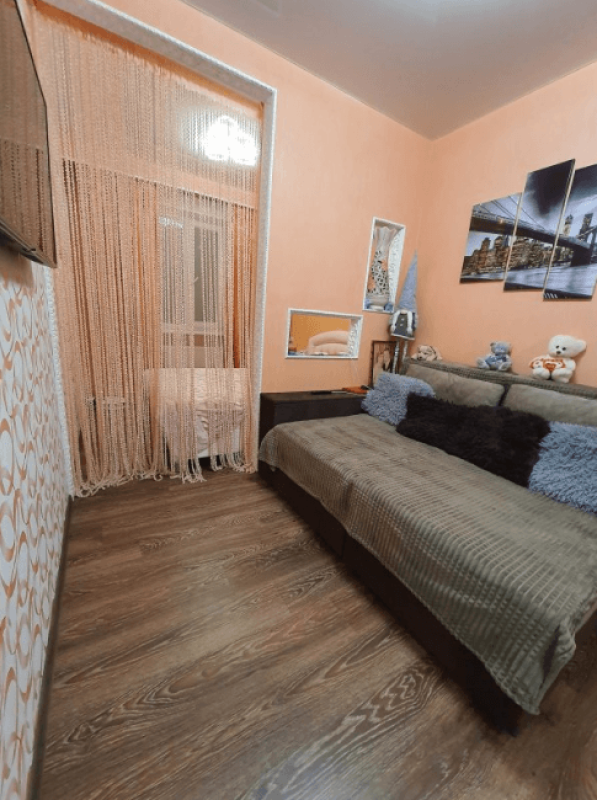 Продаж 2 кімнатної квартири 49 кв. м, Драгоманова вул. 6