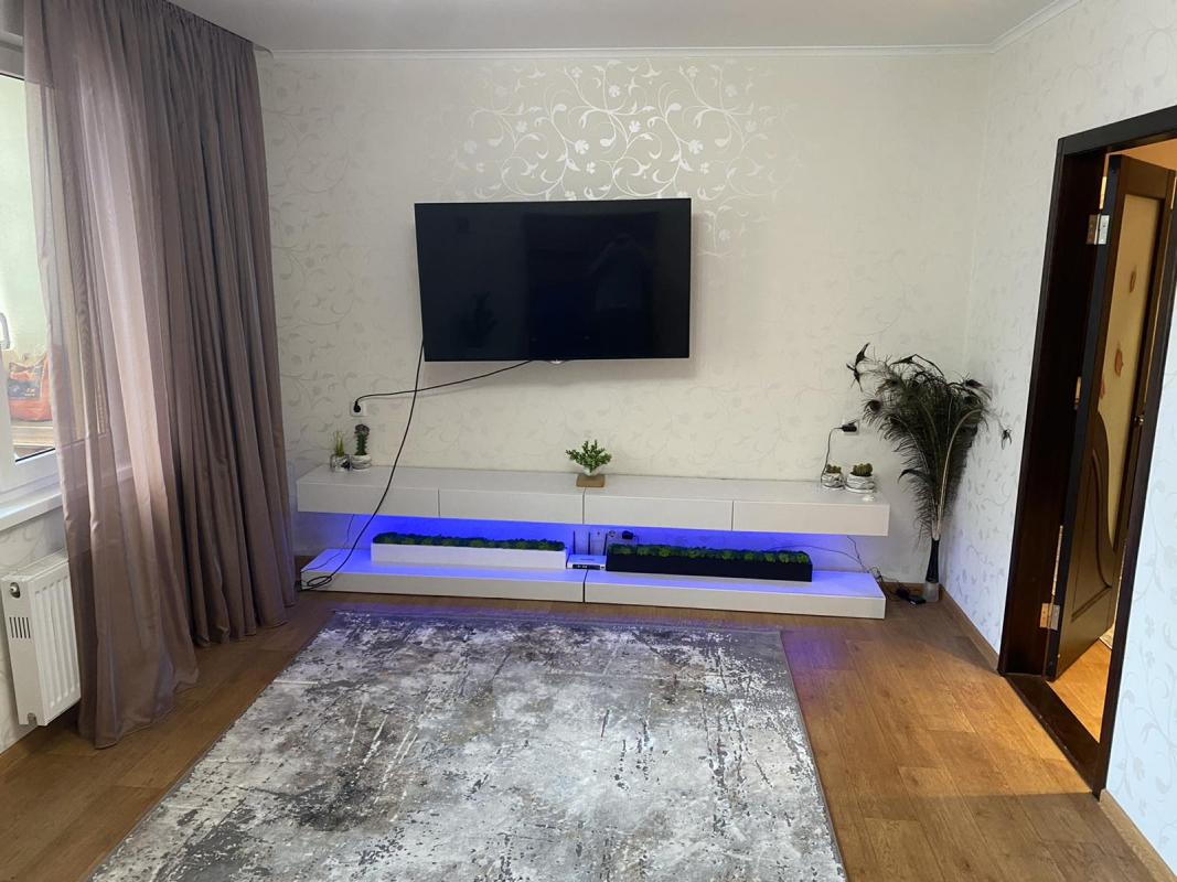 Long term rent 2 bedroom-(s) apartment Druzhby Narodiv Street 228б