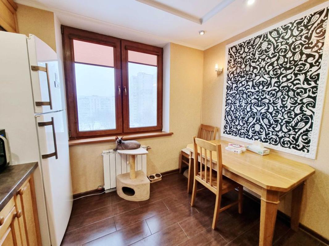 Sale 2 bedroom-(s) apartment 47 sq. m., Novhorodska Street 10