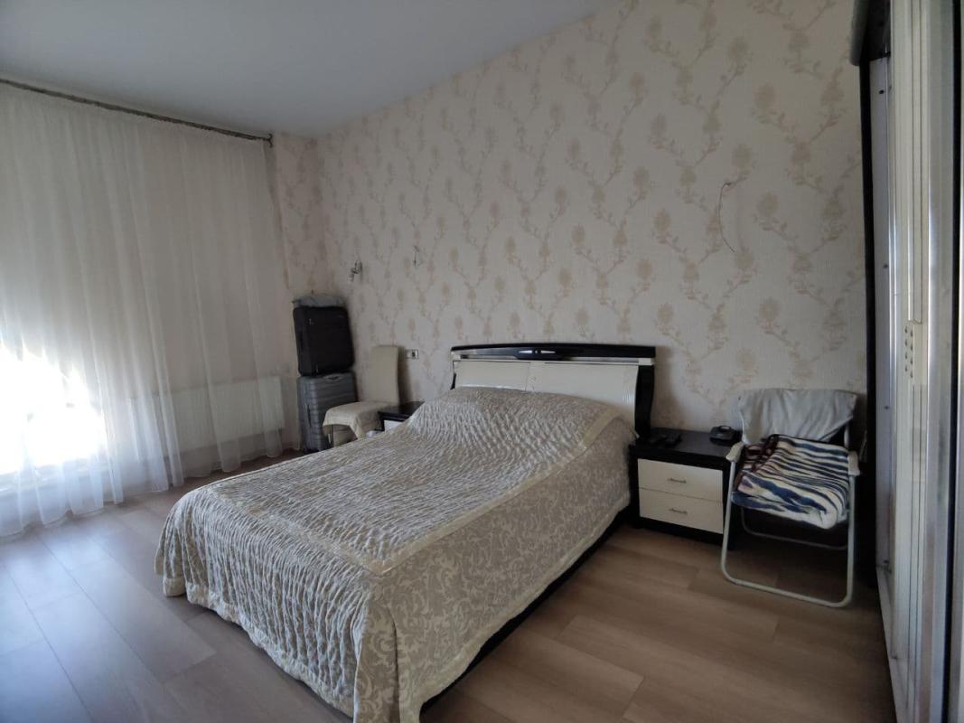 Продаж 3 кімнатної квартири 111 кв. м, Петра Болбочана вул. (Клапцова) 52