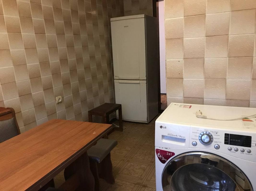 Long term rent 2 bedroom-(s) apartment Traktorobudivnykiv Avenue 77