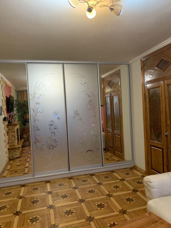 Sale 3 bedroom-(s) apartment 70 sq. m., Metrobudivnykiv Street 42