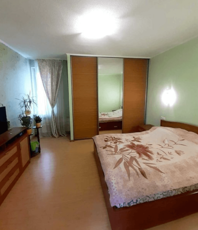 Продаж 2 кімнатної квартири 89 кв. м, Маршала Бажанова вул. 1