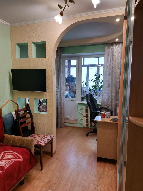 Продаж 3 кімнатної квартири 67 кв. м, Клочківська вул.
