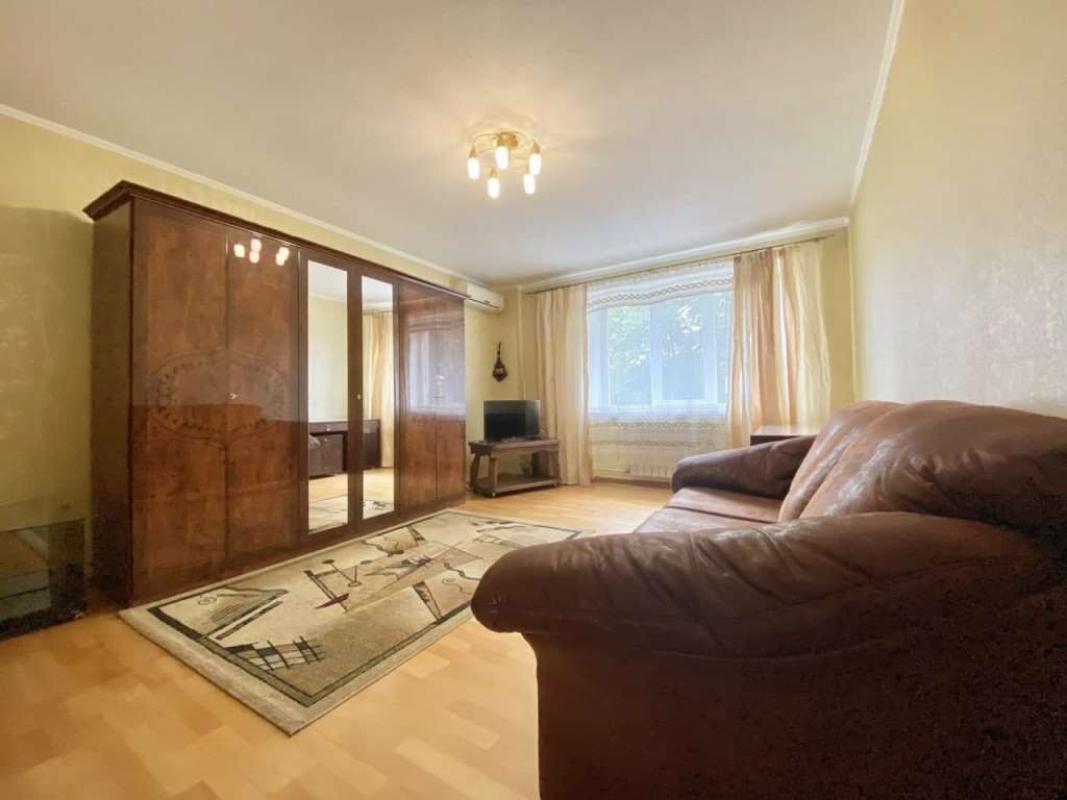 Sale 3 bedroom-(s) apartment 64 sq. m., Poltavsky Shlyakh Street
