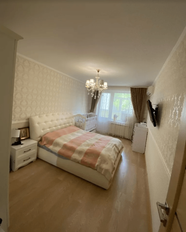 Sale 3 bedroom-(s) apartment 67 sq. m., Hvardiytsiv-Shyronintsiv Street 22
