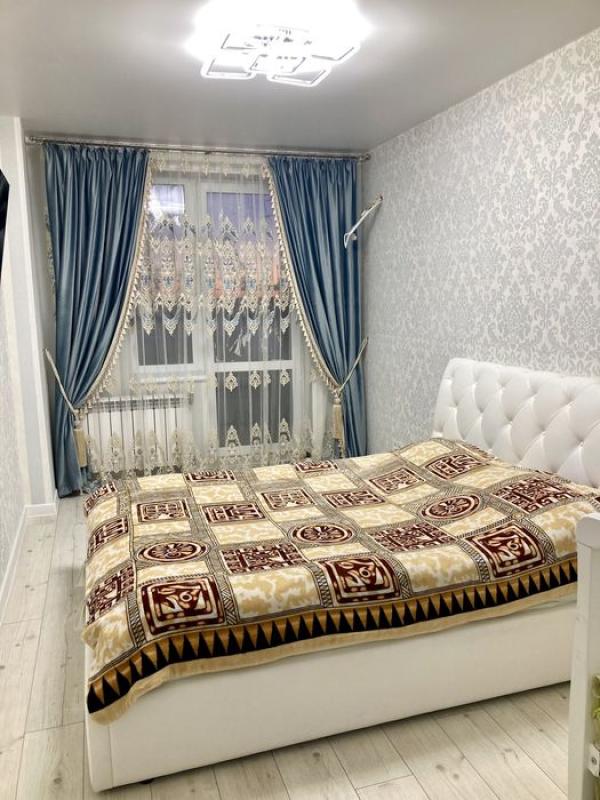 Продажа 2 комнатной квартиры 69 кв. м, Гвардейцев-Широнинцев ул. 74Б