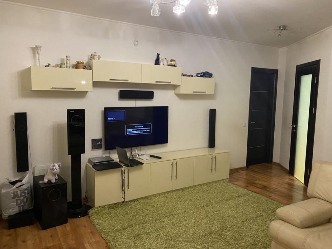 Продаж 3 кімнатної квартири 61 кв. м, Клочківська вул. 115