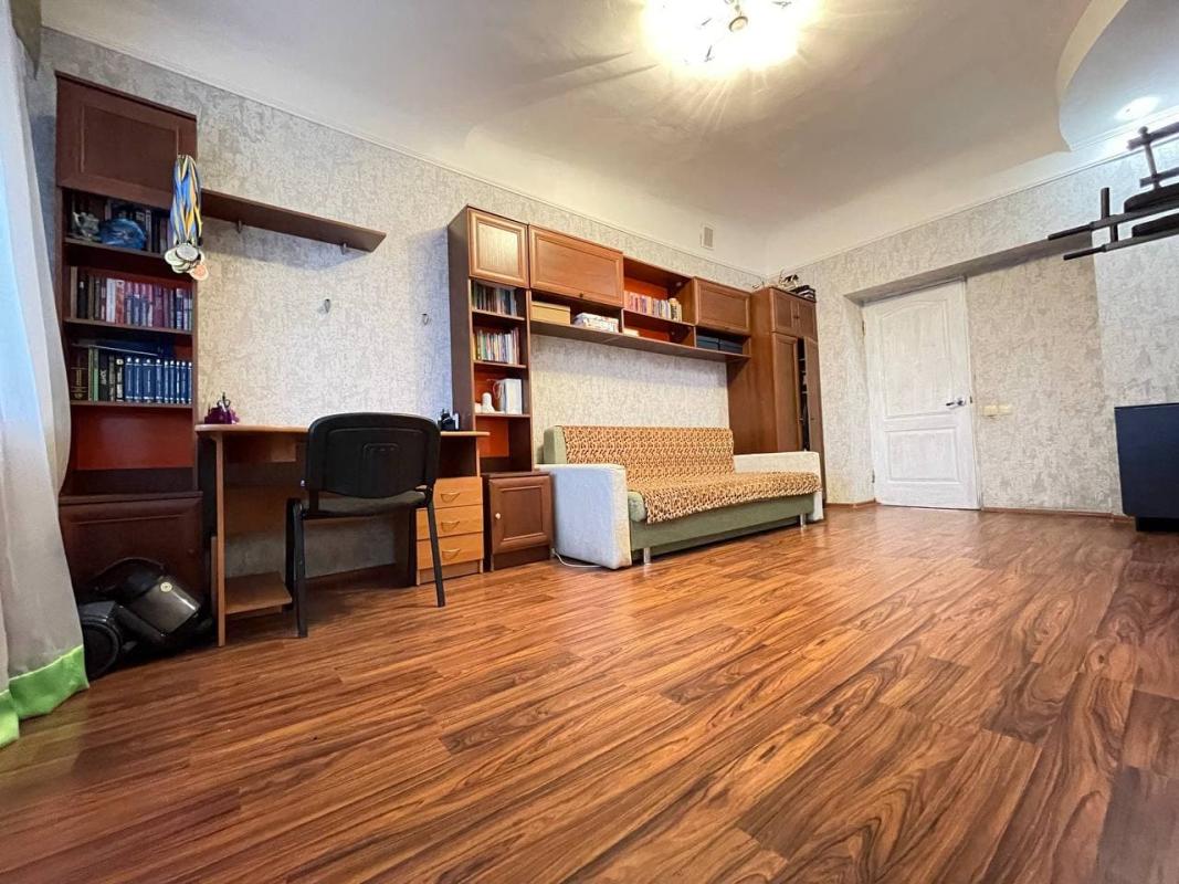 Продаж 3 кімнатної квартири 106 кв. м, Харківських Дивізій вул. 17