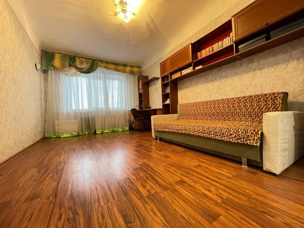 Продаж 3 кімнатної квартири 106 кв. м, Харківських Дивізій вул. 17
