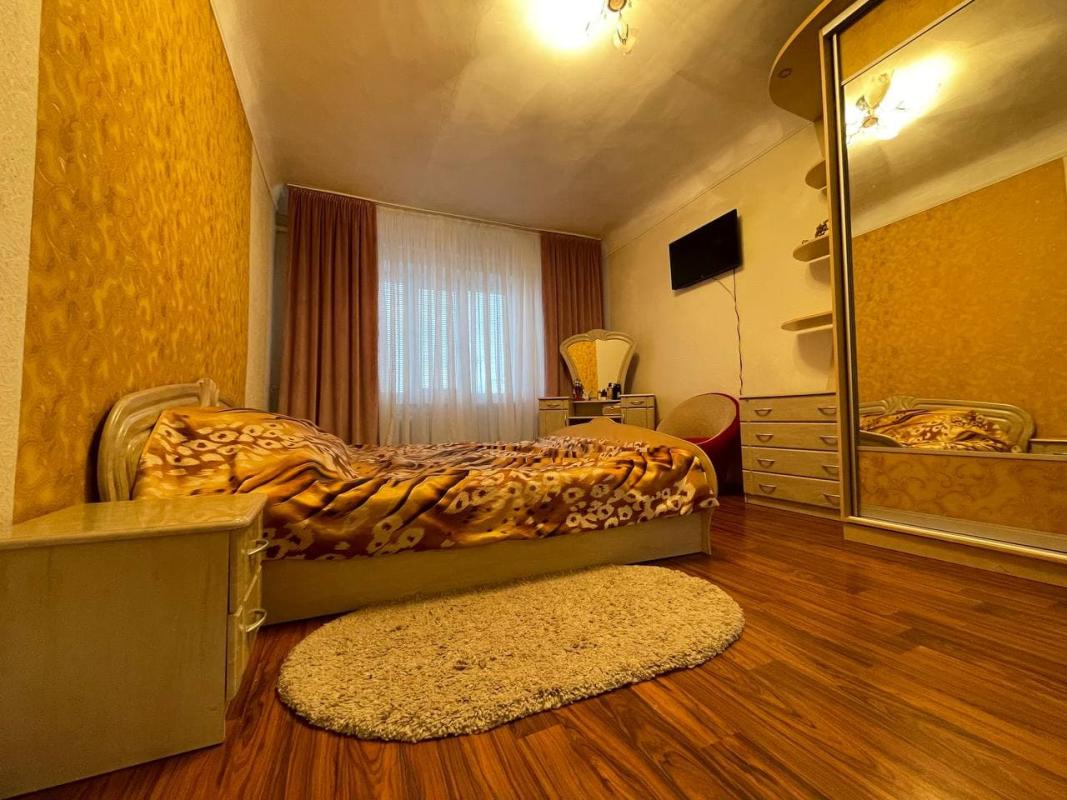 Продажа 3 комнатной квартиры 106 кв. м, Харьковских Дивизий ул. 17