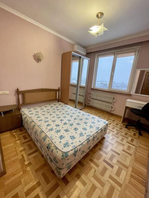 Довгострокова оренда 3 кімнатної квартири Матюшенка вул. 3
