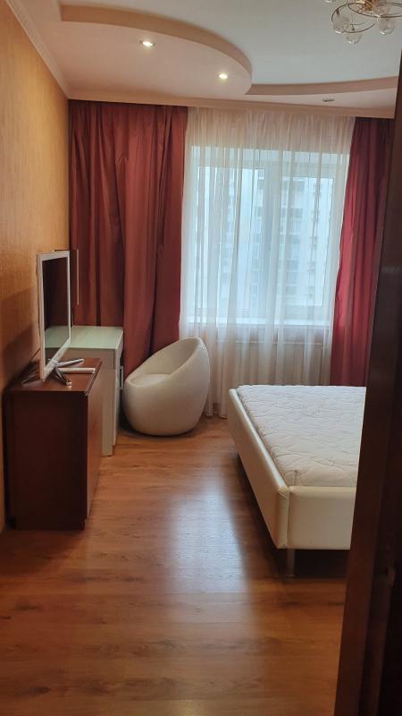 Long term rent 3 bedroom-(s) apartment Yuvileinyi avenue 61б