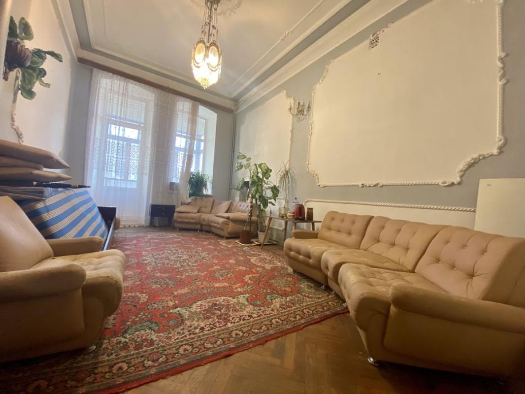 Long term rent 3 bedroom-(s) apartment Svobody Street 24