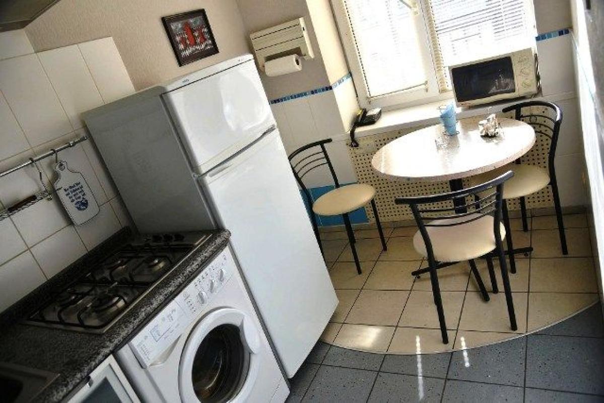 Long term rent 3 bedroom-(s) apartment Yaroslava Mudrogo Street (Petrovskoho Street) 38