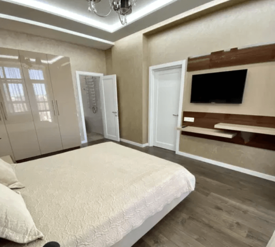 Long term rent 1 bedroom-(s) apartment Andriia Verkhohliada Street (Mykhaila Drahomyrova Street) 20