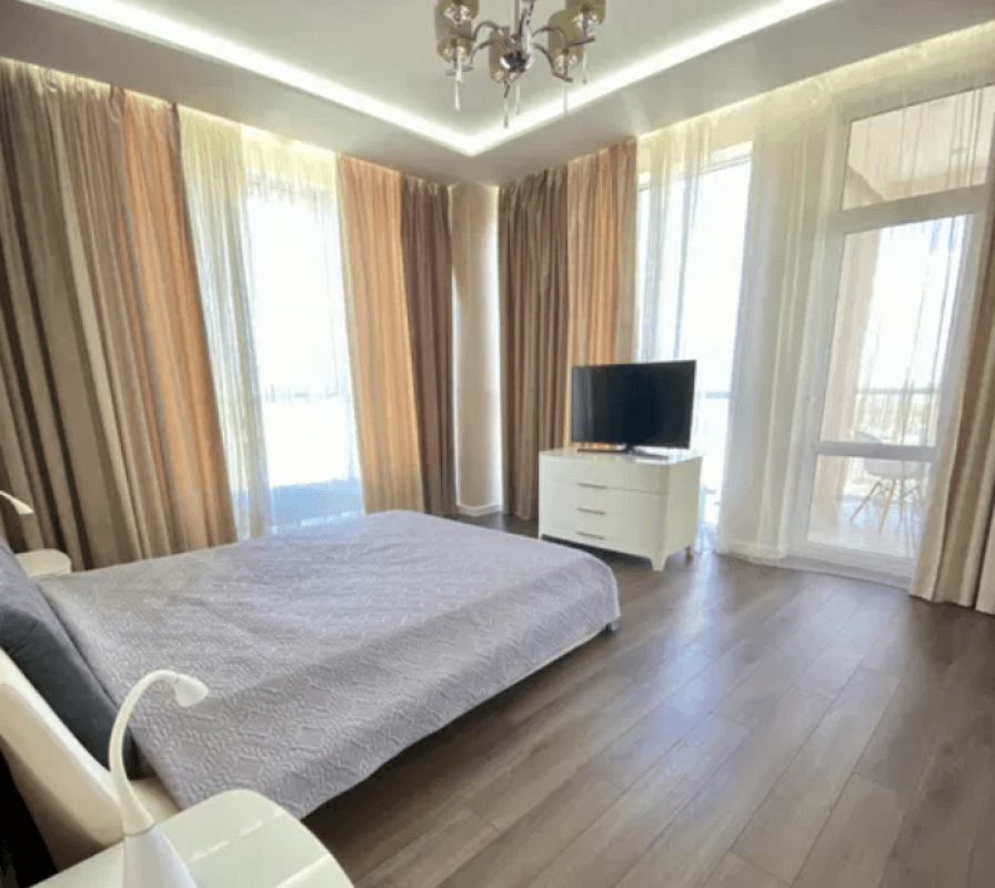 Long term rent 2 bedroom-(s) apartment Andriia Verkhohliada Street (Mykhaila Drahomyrova Street) 11