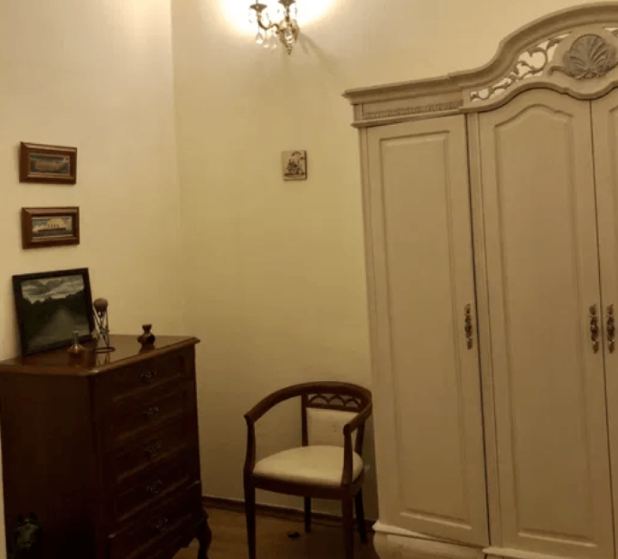 Long term rent 2 bedroom-(s) apartment Ukrainskykh Heroiv Square (Pushkinska Street) 1-3/5