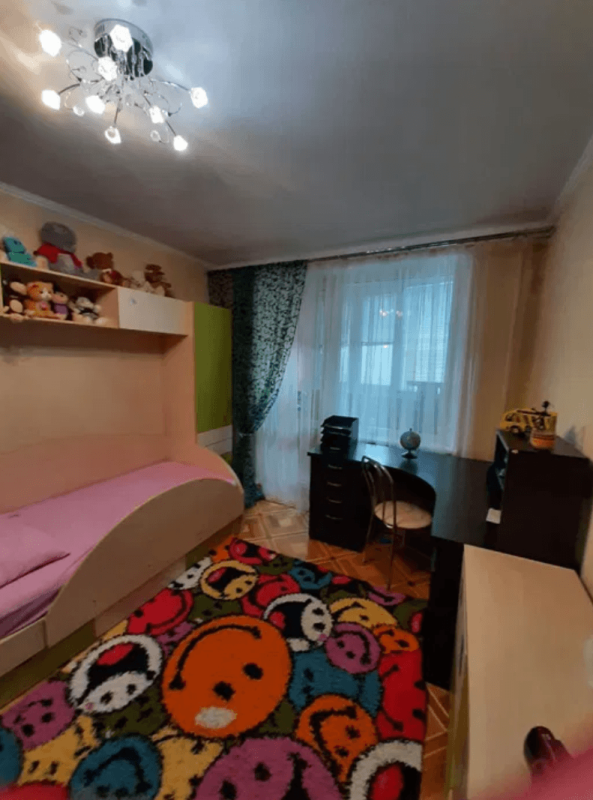 Long term rent 3 bedroom-(s) apartment Peremohy Avenue