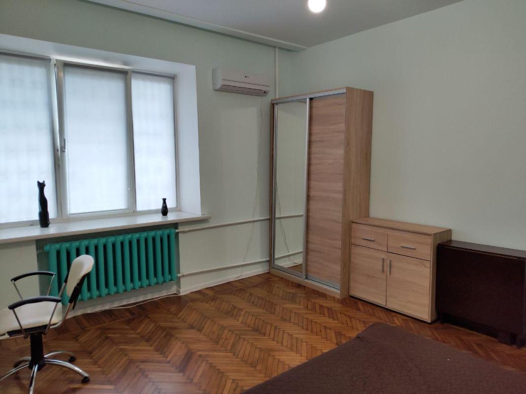 Продажа 3 комнатной квартиры 70 кв. м, Каразина ул.