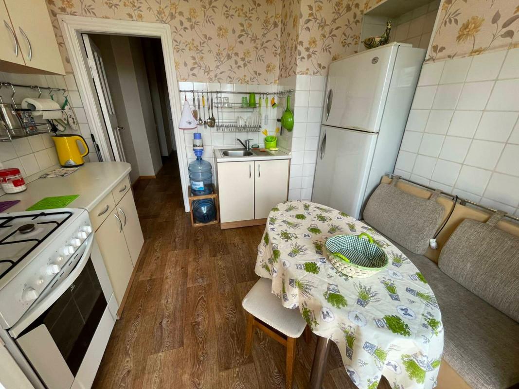 Long term rent 3 bedroom-(s) apartment Ukrainskykh Heroiv Square (Pushkinska Street) 2-4/7