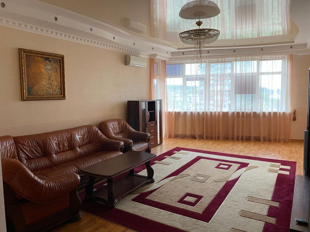 Довгострокова оренда 3 кімнатної квартири Старонаводницька вул. 6Б