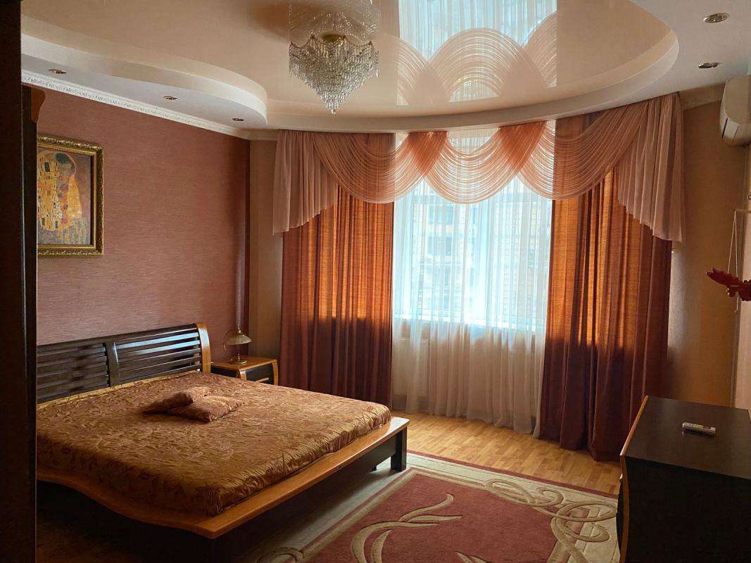 Long term rent 3 bedroom-(s) apartment Staronavodnytska Street 6Б