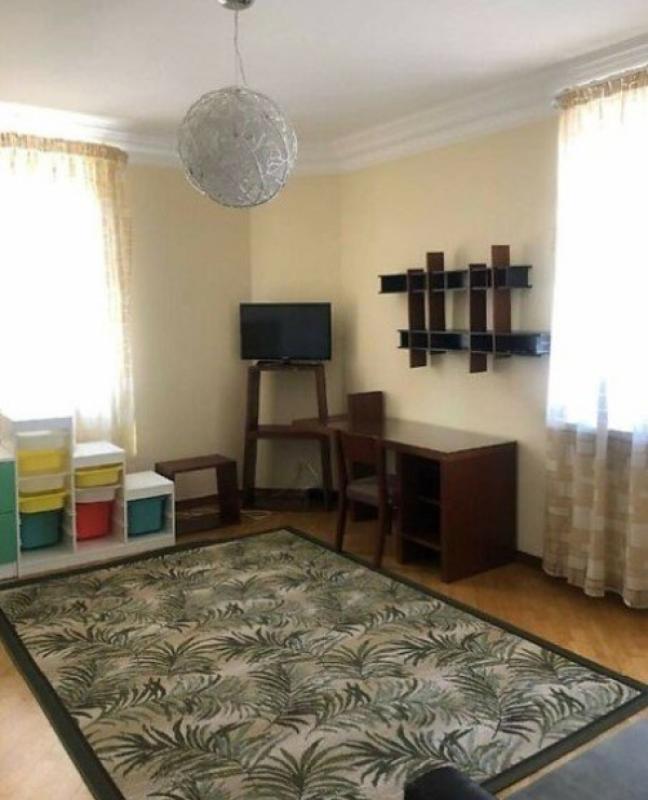 Long term rent 3 bedroom-(s) apartment Yevhena Konovaltsia Street (Schorsa Street) 32б