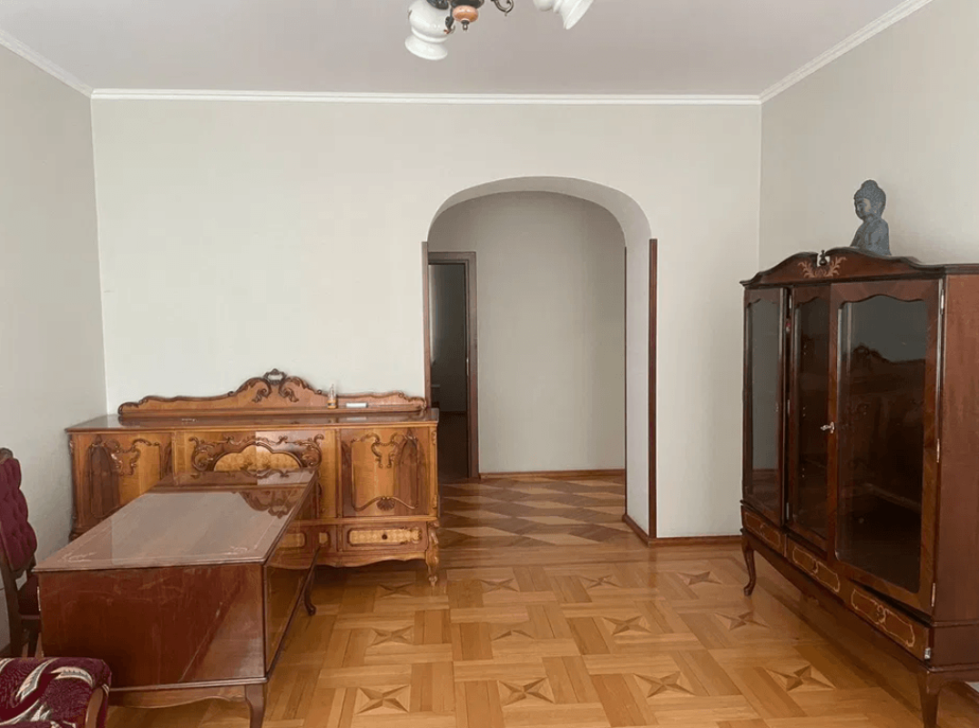 Long term rent 3 bedroom-(s) apartment Lypska Street 19/7