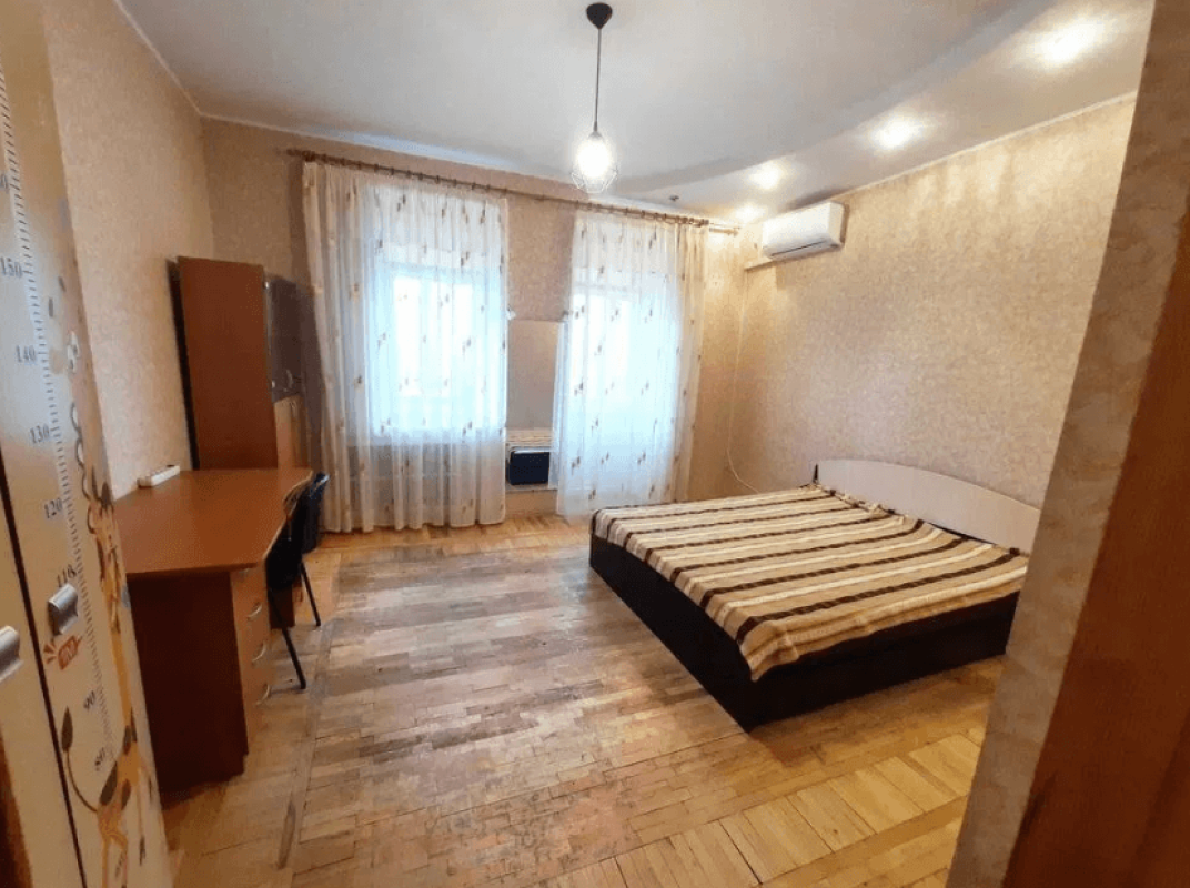 Long term rent 3 bedroom-(s) apartment Volodymyrska Street