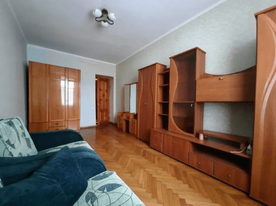 Long term rent 3 bedroom-(s) apartment Volodymyrska Street