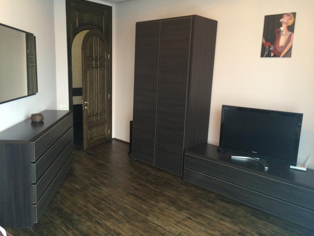 Long term rent 1 bedroom-(s) apartment Vasylia Tiutiunnyka Street (Anri Barbiusa Street) 37/1