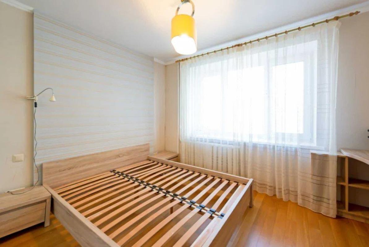 Long term rent 3 bedroom-(s) apartment Mechnykova Street 18а