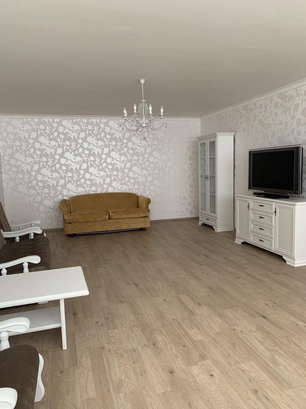 Long term rent 3 bedroom-(s) apartment Ivana Honty Street 7