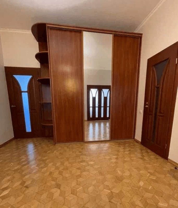 Long term rent 3 bedroom-(s) apartment Kovpaka Street 17