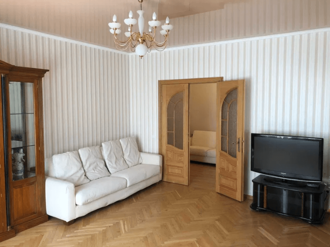 Long term rent 3 bedroom-(s) apartment Panasa Myrnoho Street